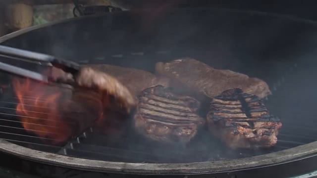 8 Minute Steaks - Cooked on the Big Green Egg смотреть онлайн