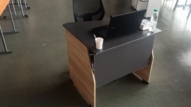 Компьютерный стол угловой Утгард смотреть онлайн