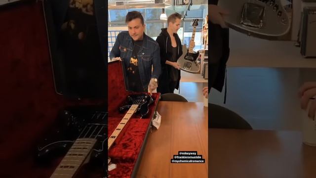 frank iero and mikey way from my chemical romance in fender custom shop's instagram stories 12/19/1 смотреть онлайн