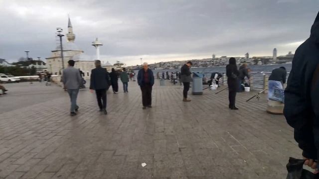 Знаменитые Стамбульские рыбаки. Ускюдар. Рыбалка – одна из старейших традиций Стамбула. смотреть онлайн