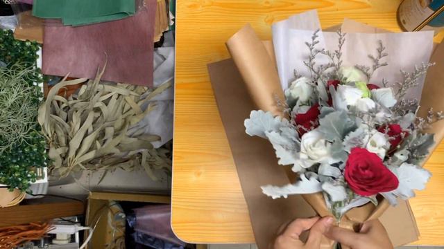How to wrap a flower bouquet | Rose Eustoma | Huamama смотреть онлайн
