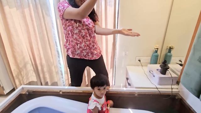 WE TURNED MYRA'S BED INTO FISH TANK | WE MADE AQUARIUM IN OUR HOUSE смотреть онлайн