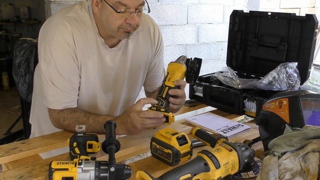 DeWALT DCG405 N