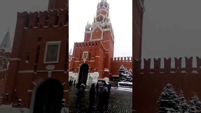 Двенадцатичасовой бой курантов на Красной площади смотреть онлайн