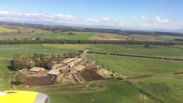 Vueling Airlines. Посадка в аэропорту Рима имени Леонардо да Винчи на самолете Аэробус А320