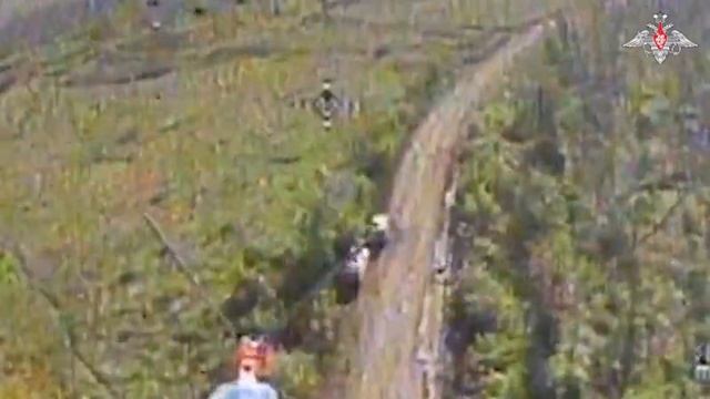 FPV - дроны десантников уничтожают технику и личный состав ВСУ. смотреть онлайн