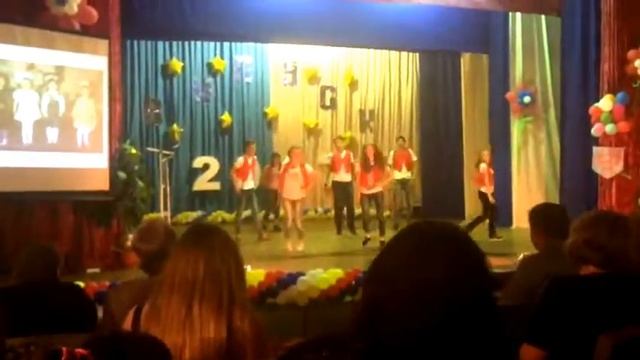 СМОТРЕТЬ ВСЕМ Танец выпускников 2017 Флешмоб 2017 смотреть онлайн