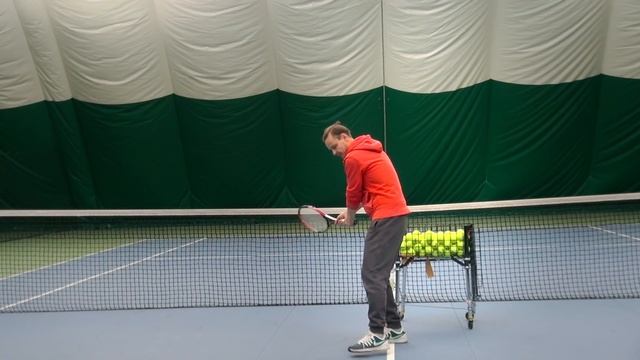 Теннис. Удар слева двумя руками. Хватка и прочее...