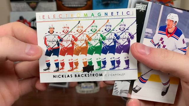 2021-22 Upper Deck Series 1 Hockey Hobby Box Break смотреть онлайн
