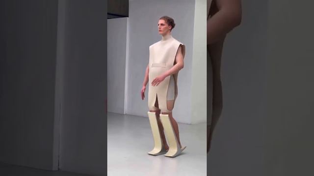 Battle Droid At A Fashion Show