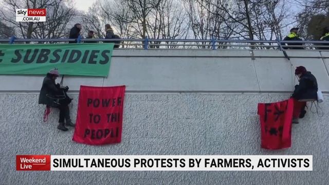 Dutch climate activists and farmers protest just kilometres within each other смотреть онлайн