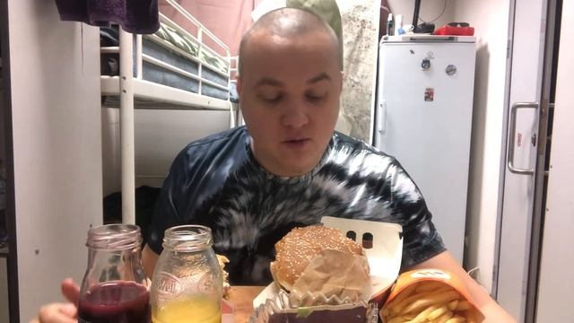 KFC vs МАКТОЧКА МУКБАНГ MUKBANG смотреть онлайн