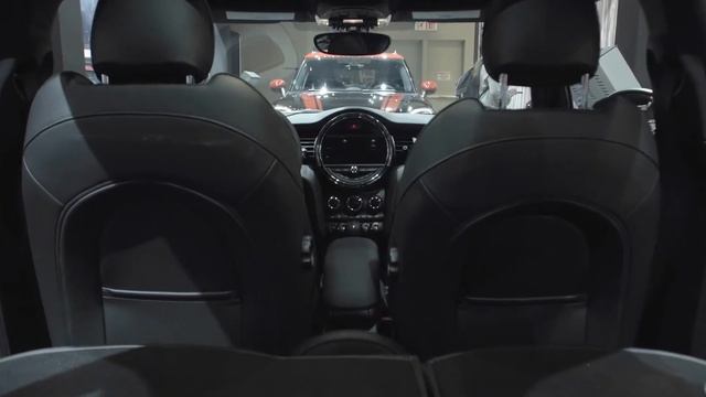 Meet the MINI Cooper 5 Door | Virtual Walkaround смотреть онлайн