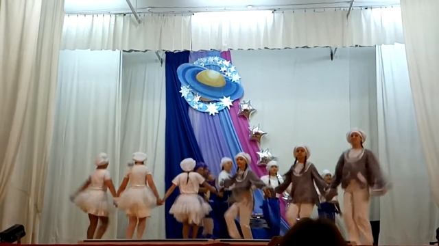 Хореографический коллектив "Гармония" с танцем "Здравствуй Дедушка Мороз". смотреть онлайн