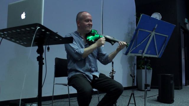 Violin live-looping with bass pedals смотреть онлайн