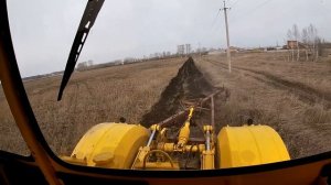 Трактор К 700А  Навешиваем плуг ПЛН-8  И подготовка поля к посевной