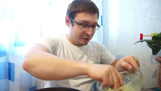 Еда Человека: оладушки с яйцом смотреть онлайн