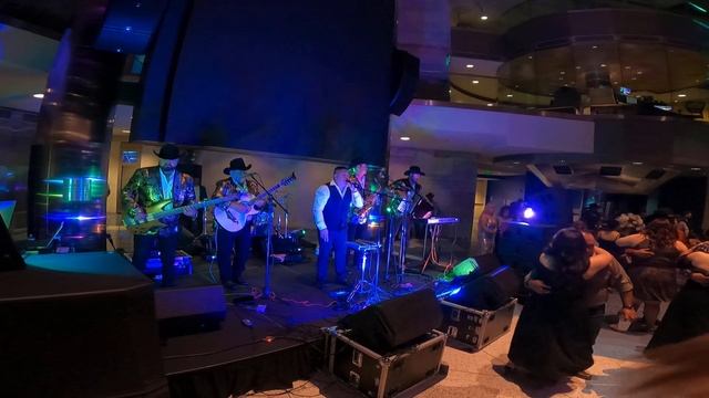 Grupo Cautivos , JBL VRX932Lap , JBL SRX828sp смотреть онлайн