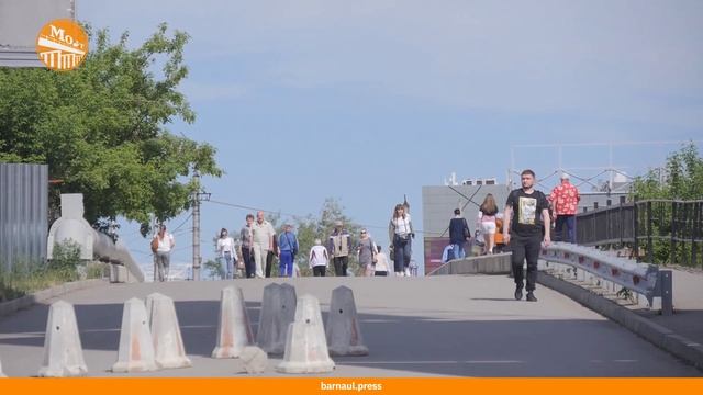 В Барнауле на мосту у ТРЦ «Пионер» демонтируют трамвайные рельсы смотреть онлайн