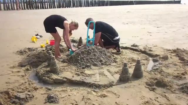 Игрушки для песка, воды и снега Quut (Бельгия). Формочки для пирамид из песка Alto. смотреть онлайн