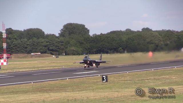 Spectacular vertical take off MIG 29 МиГ-29 Вертикальный взлёт смотреть онлайн