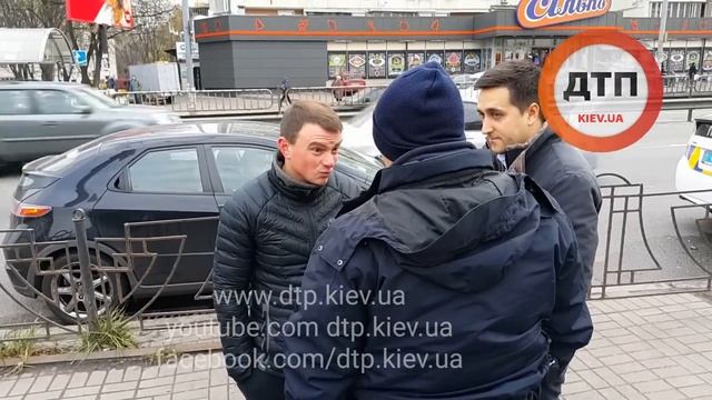 25.11.2015 КИЕВ СЕВАСТОПОЛЬСКАЯ ПРОДАВЕЦ ЦВЕТОВ смотреть онлайн