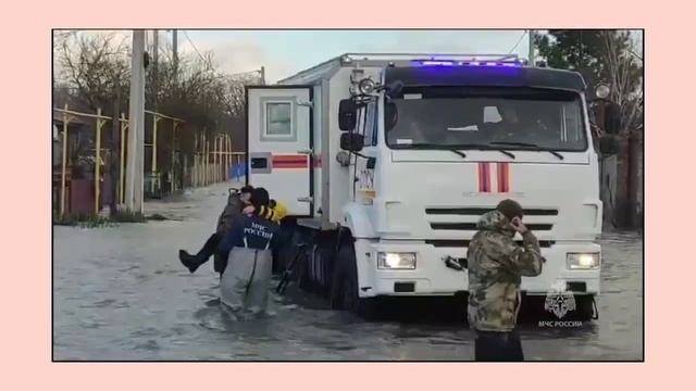 Ростовская область: по данным МЧС, в регионе затоплены 3 тысячи придомовых территорий. ⚡ смотреть онлайн