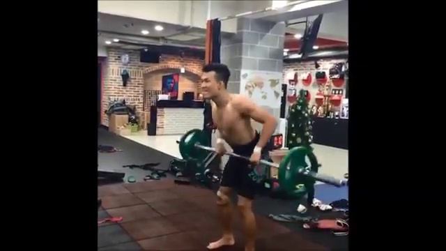 "Корейский зомби" готовится к бою Деннис Бермудес смотреть онлайн