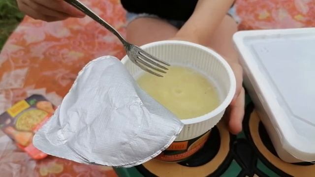 Пробую еду быстрого приготовления