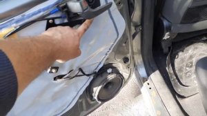 как снять ручку задней двери Chery Tiggo 2012г