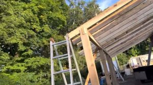 Строим пристройку к сараю.