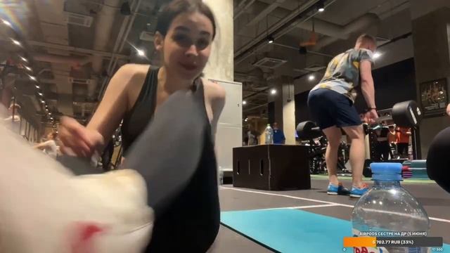 Нога за голову не стесняясь чата Ди Рубенс смотреть онлайн