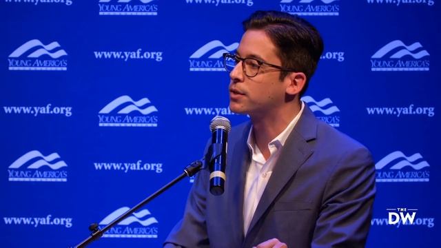 ¿Es importante hablar inglés? Michael Knowles vs. too-cool-for-school SJW смотреть онлайн