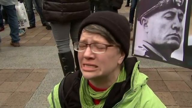 Woman screams as Donald Trump is sworn in as President смотреть онлайн