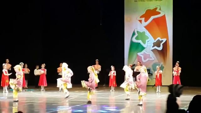 890 Хореографический ансамбль«New stars» ДШИ№3 г Махачкалы, Попурри на народные темы смотреть онлайн