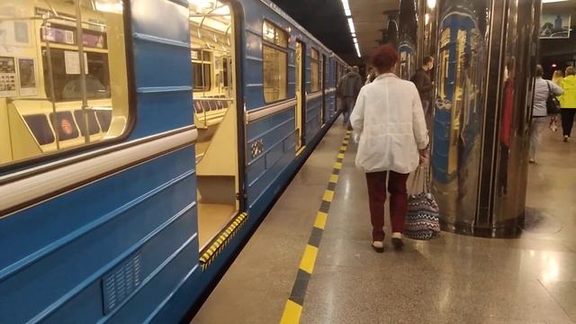 81-717/714.5 отправляется в депо | Екатеринбургский метрополитен смотреть онлайн