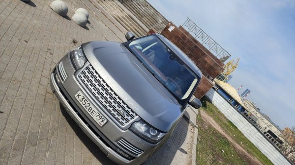 Идеальный, дорогой, но дорестайлинговый Range Rover 2017 года. Рекомендован к приобретению.