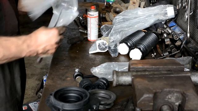 Замена подвески на Ситроен Берлинго. Часть 1 смотреть онлайн