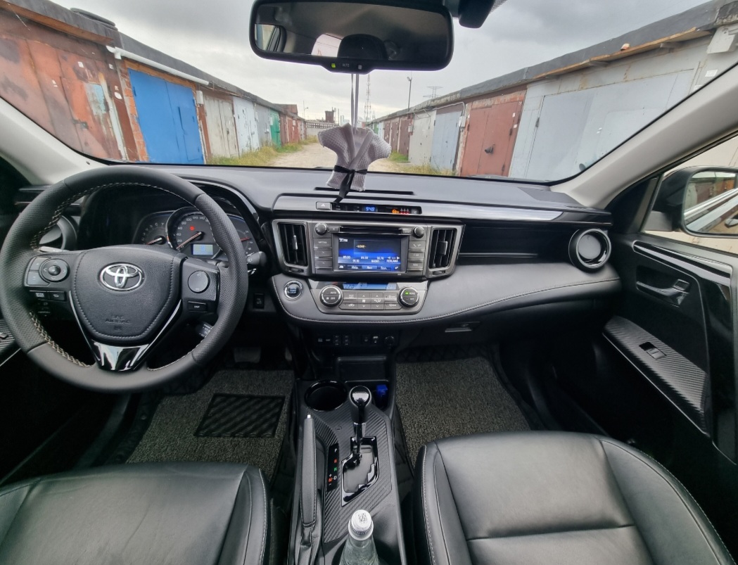 TOYOTA RAV4. Элементы салона в черный глянец. смотреть онлайн