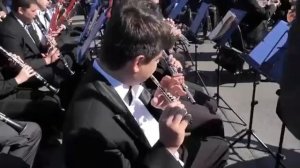 Симфонический оркестр на крыше Донецкой государственной академической филармонии исполнил мелодию