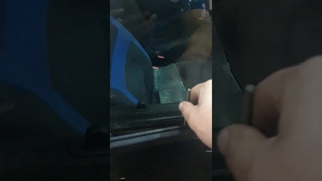 как открыть рено логан если ключи в машине смотреть онлайн