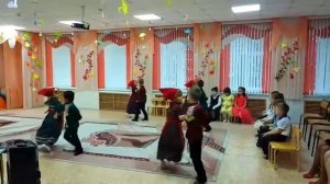 танцуют ДЕТИ "ЯЛЫКЕ" 2020 удмуртский танец /детская хореография/ любительское видео