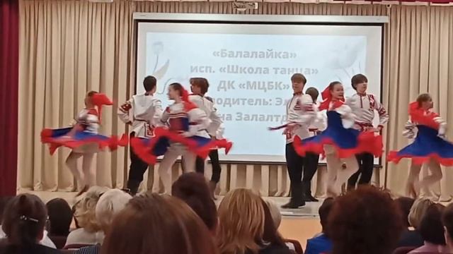 "Балалайка" исполняет старшая группа "Школы танца" руководитель Э.Р.Залалтдинова смотреть онлайн