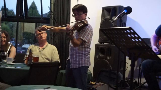 Tom Sykes plays Black Orpheus on his violin at Burscough Wharf смотреть онлайн