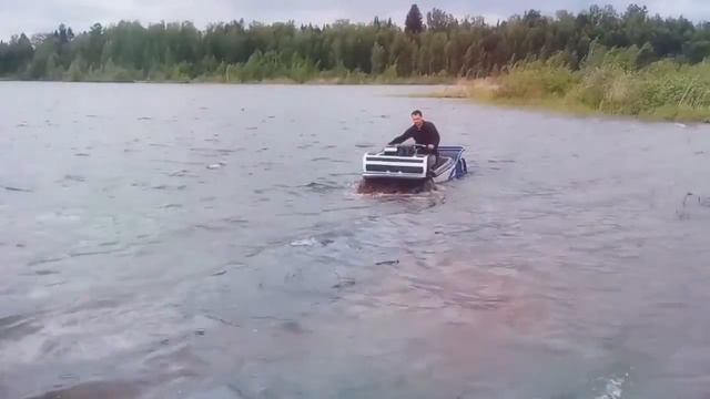 Плавающий буксировщик смотреть онлайн