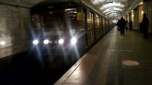 Замоскворецкая линия метро. Станция Театральная. Прибытие и отправление 81-717/714 "Номерной".