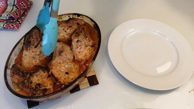 КАК ВКУСНО ПРИГОТОВИТЬ СВИНУЮ КОРЕЙКУ. СВИНИНА в ТОМАТНОМ СОКЕ с ОВОЩАМИ смотреть онлайн