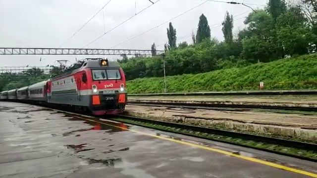 Электровоз ЭП1М 356 с поездом Москва Адлер смотреть онлайн
