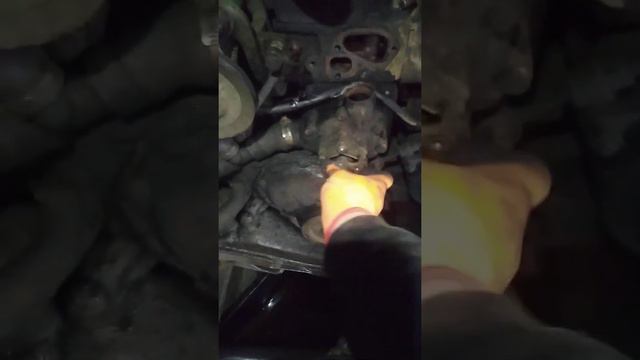 Замена помпы Мерседес 609,как можно так издеваться так над машыной? смотреть онлайн