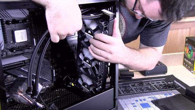 Phanteks P400a 6700XT Build смотреть онлайн